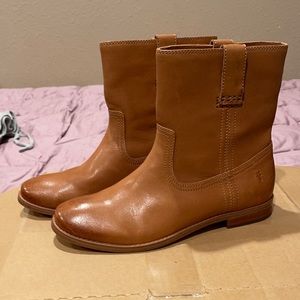 Woman’s freye boots size 7.5 new